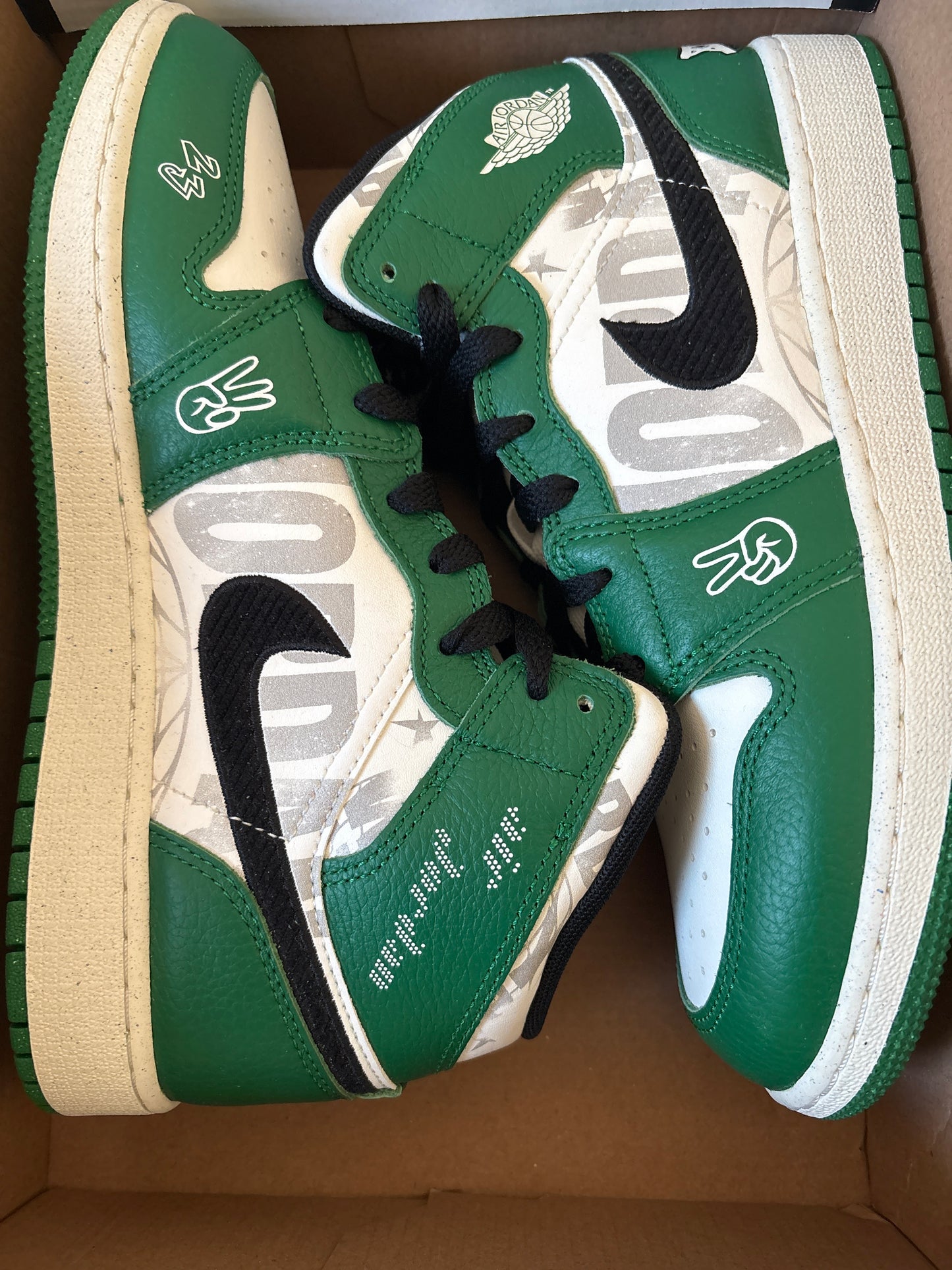 Nike Air Jordan 1 Mid in grün/schwarz/weiss, Größe 40