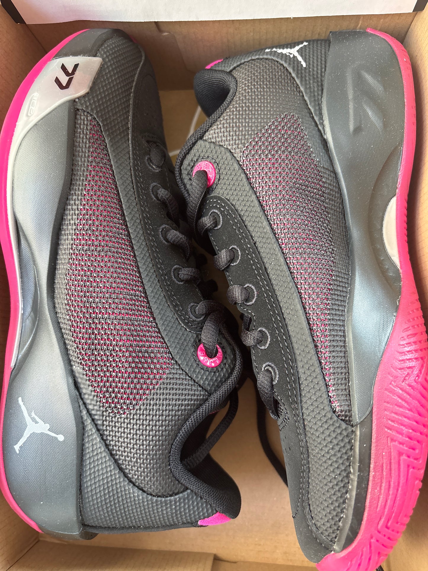 Nike Jordan Luka 77, lila/schwarz, Größe 38,5