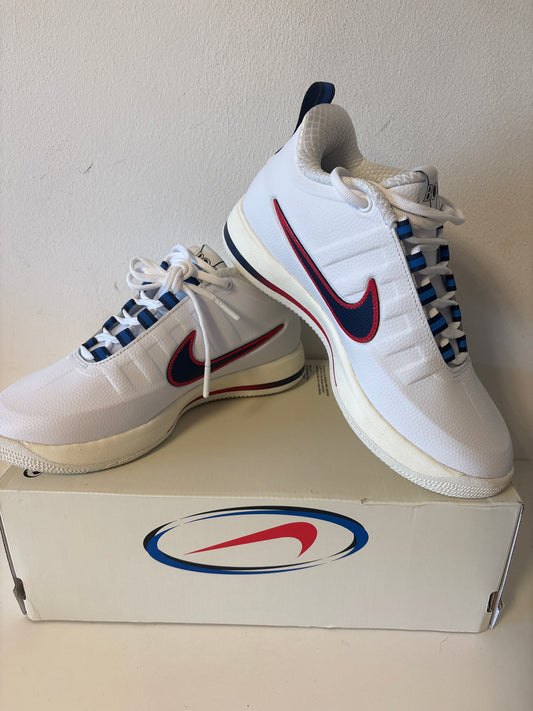 Nike Book 2 NRG, in weiß/blau/rot, Größe wählbar