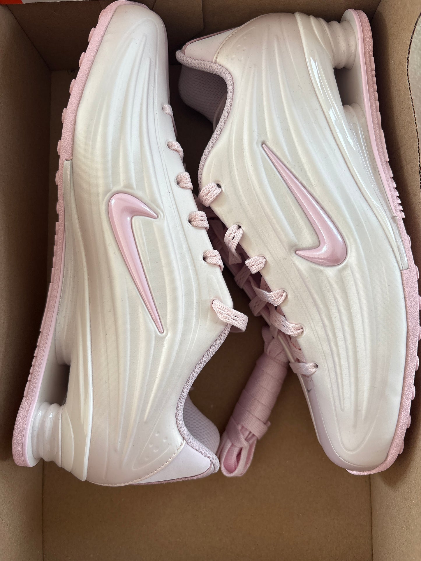 Nike Shox NZ in creme/rosa, Größe 36