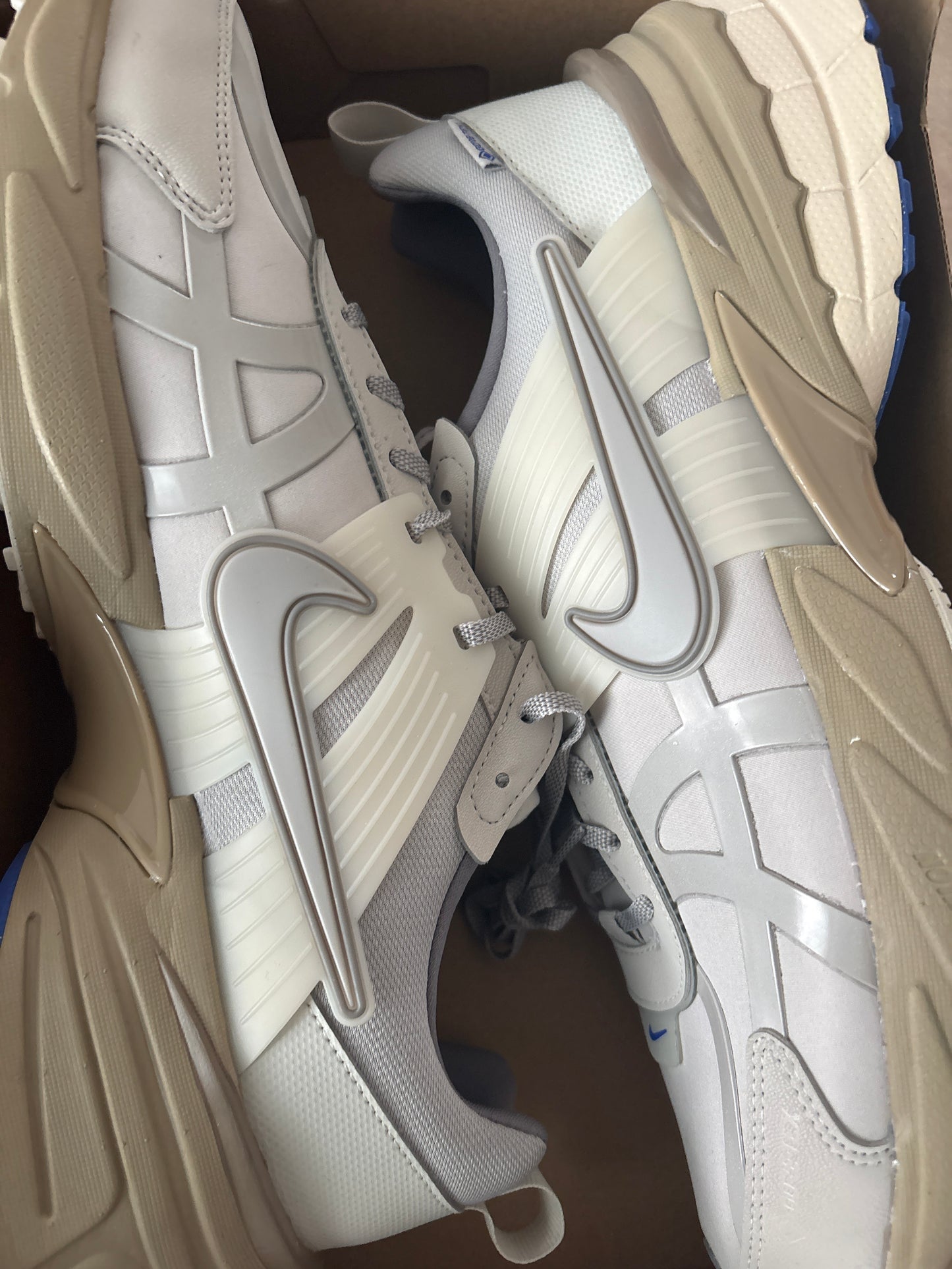 Nike V2K Run grau/braun , Gr. 47,5