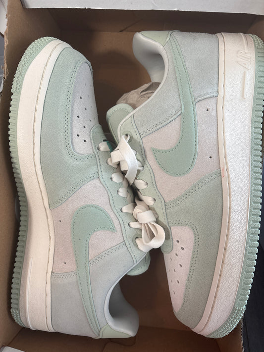 Nike Air Force 1 in hellgrün/hellgrau, Größe wählbar