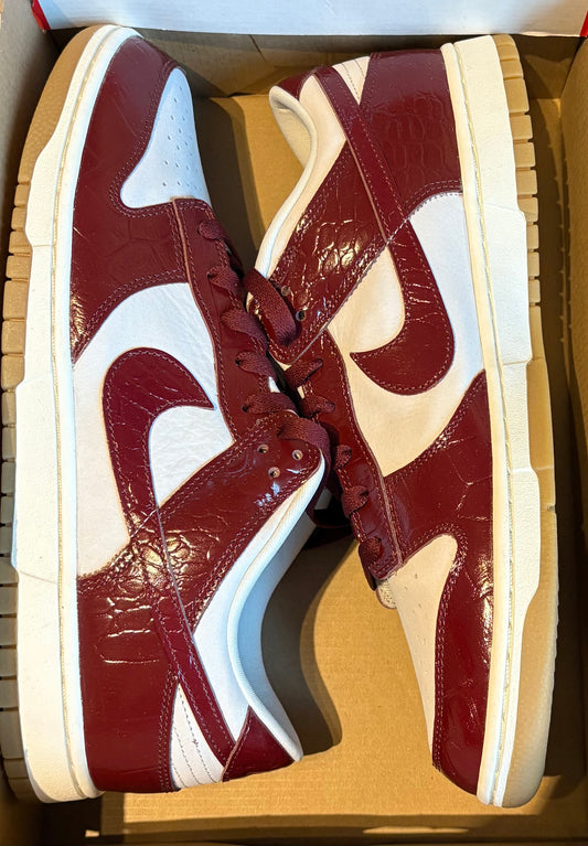 Nike Dunk Low, Größe 45,5 in weinrot/weiss glänzend