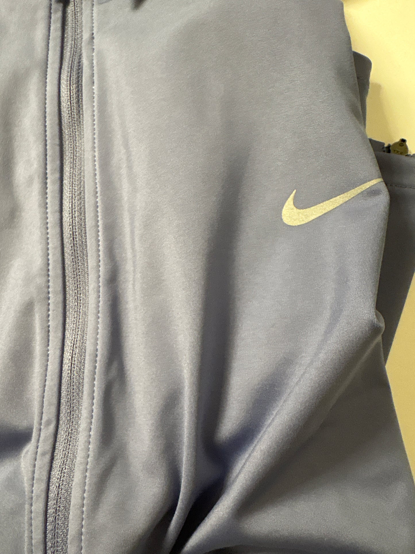 Nike Damen Jacke, Größe wählbar in Flieder