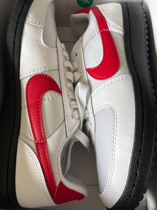 Nike General Field, weiss/rot in Größe 39