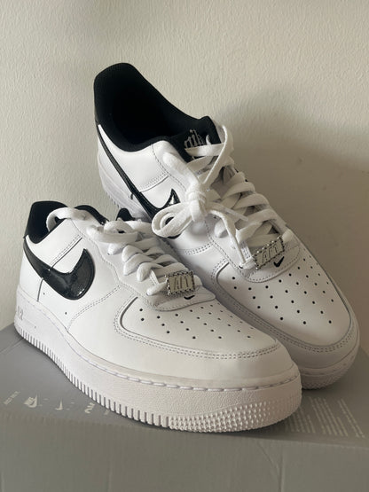 Nike Air Force 1 '07 LV8 in weiß/schwarz(glitzer), Größe 44,5