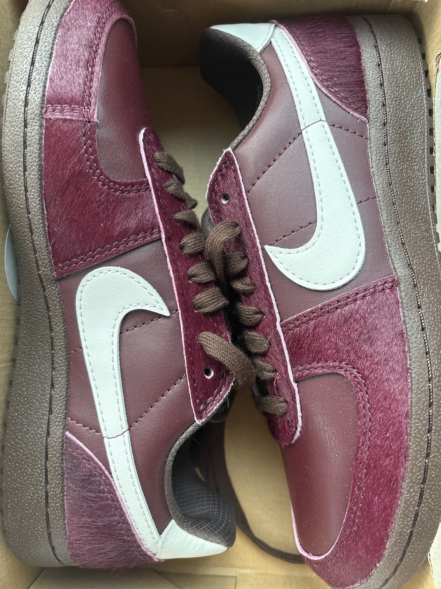 Nike General Field, weinrot/weiss in Größe 39