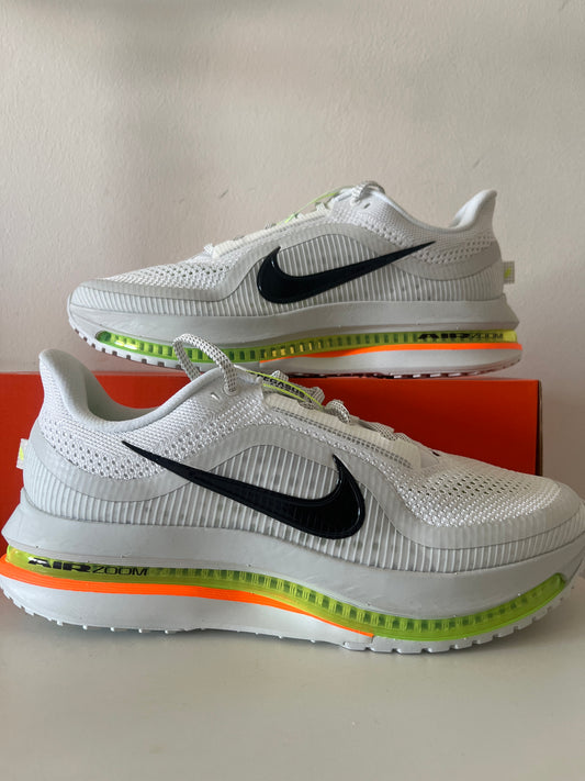 Nike Pegasus Premium in weiß/gelb/orange, Größe wählbar