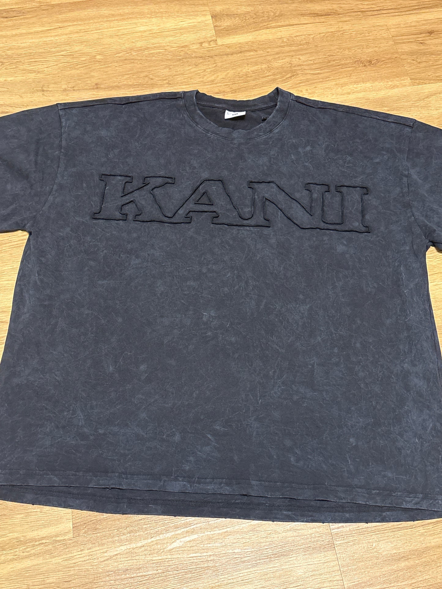 Karl Kani Tshirt schwarz mit großem Kani Schriftzug, Größe XL