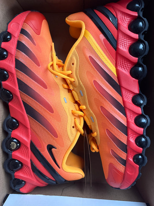 Nike AirMax DN8 in orange/schwarz, Gr. Wählbar