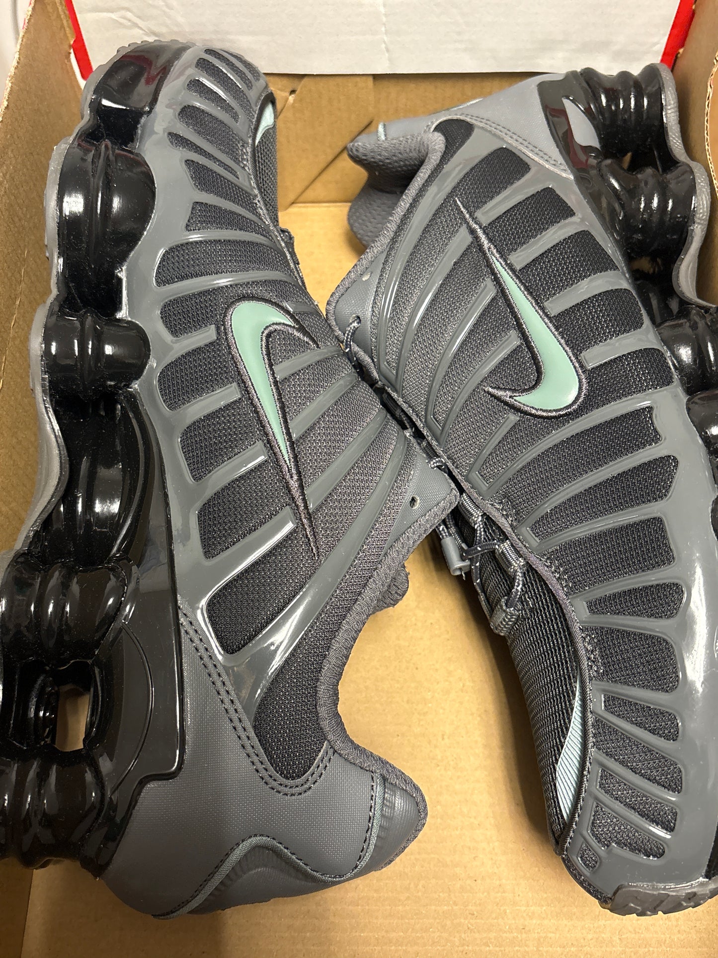 Nike Shox TL in schwarz/grau, Größe 44,5