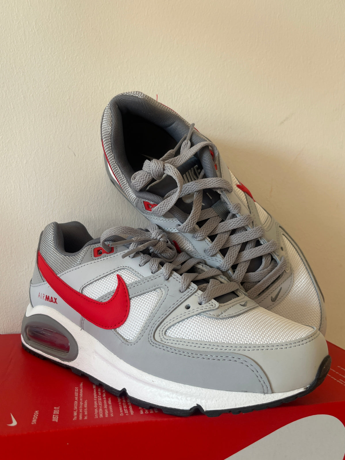 Nike Air Max Command in weiß/grau/rot/schwarz, Größe wählbar