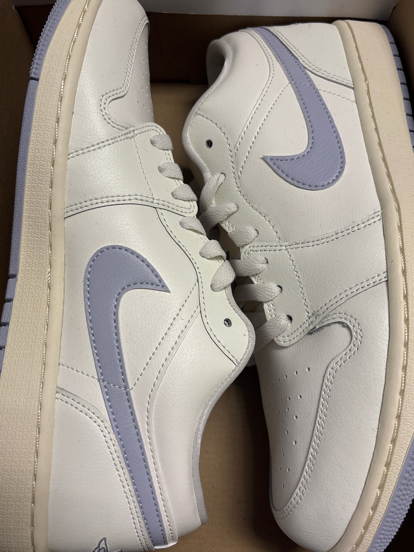 Air Jordan 1 low, lila/weiss, Größe 44