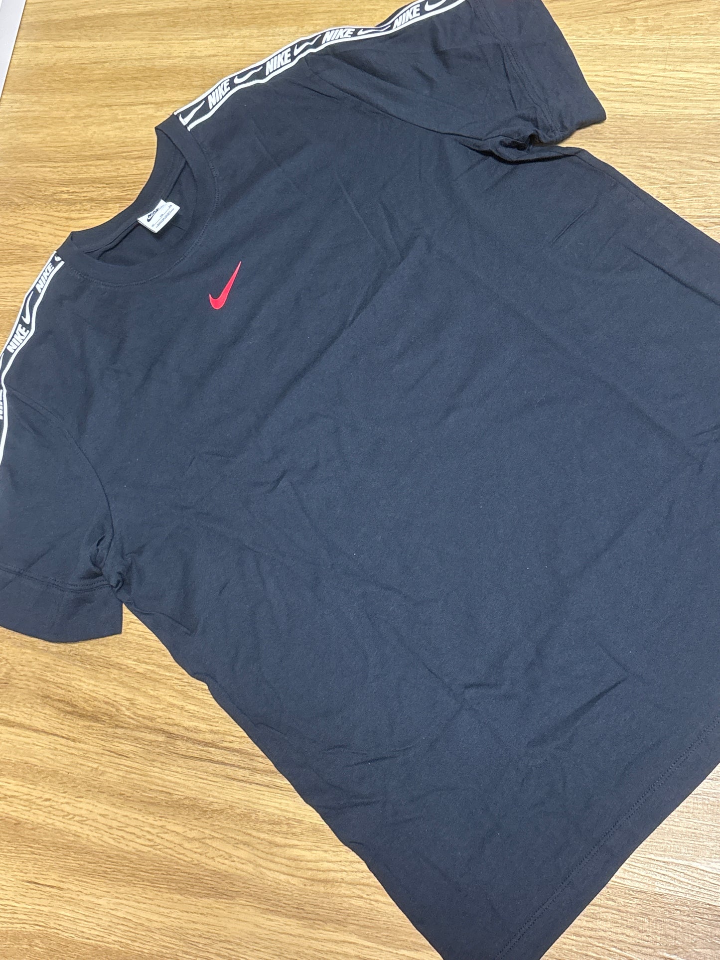 Nike Tshirt in schwarz/rot/weiß, Größe XL