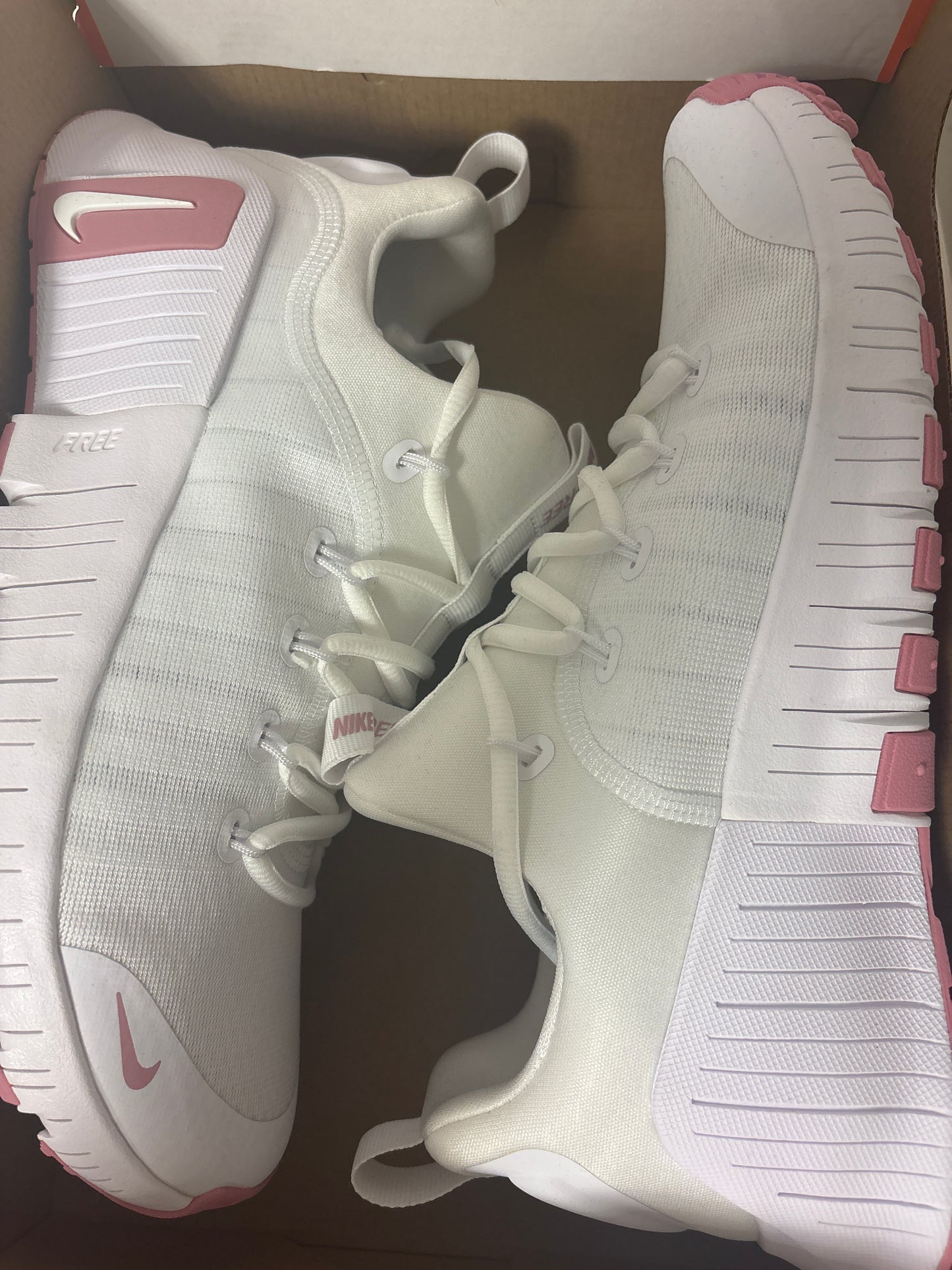 Nike Free Metcon 6, Größe 42,5 in weiss/brombeere/pinkton