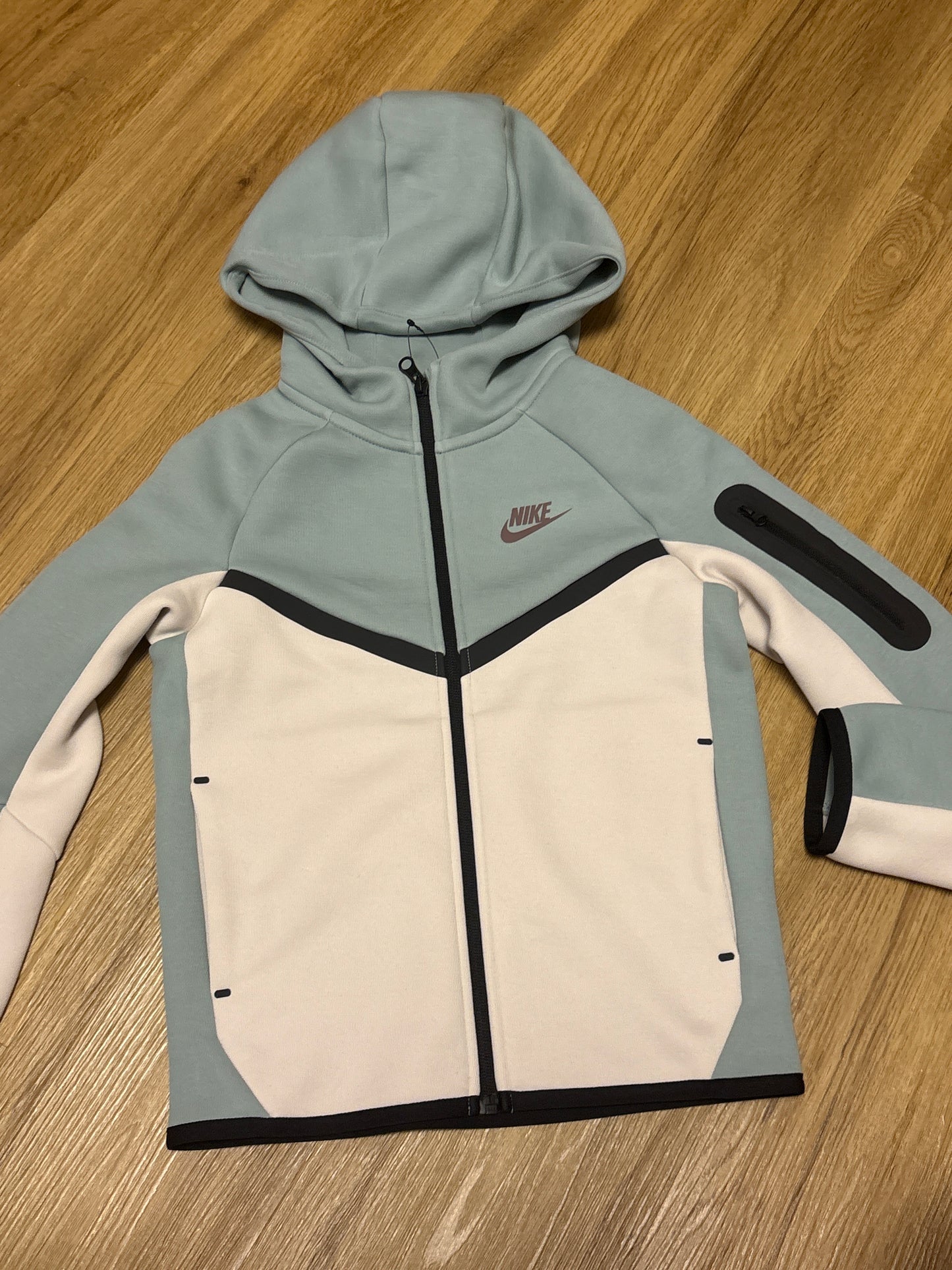 Nike Jacke Kinder in grün/weiß , Größe S