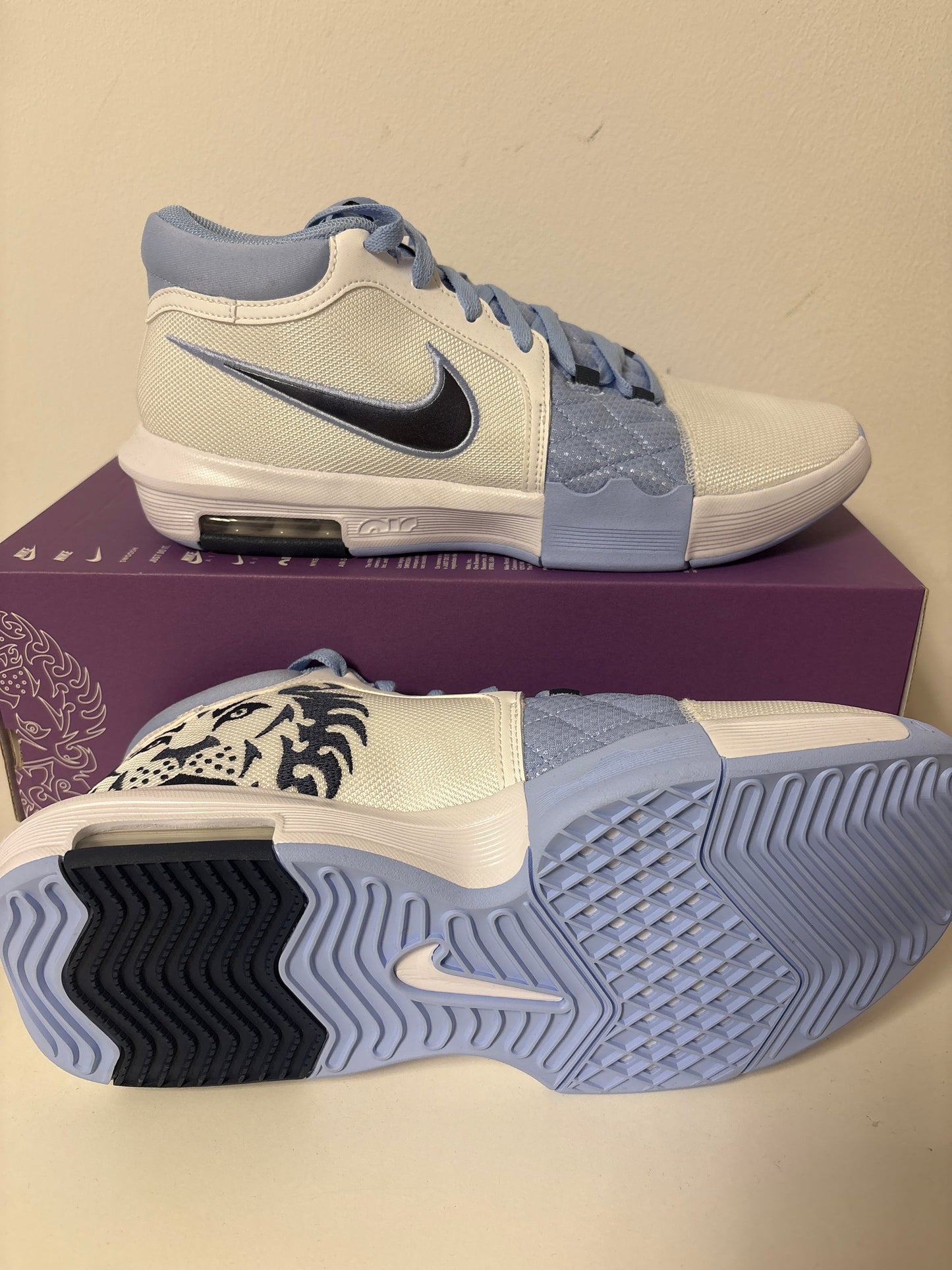 Nike Jordan Lebron Witness VIII, in hellblau/weiss/schwarz, Größe 47