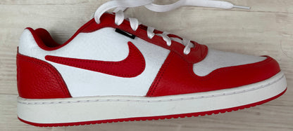 Nike Ebernon Low Premium in schwarz/weiss/rot, Größe wählbar