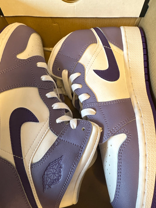 Air Jordan 1 MID, weiss/lila, Größe 38