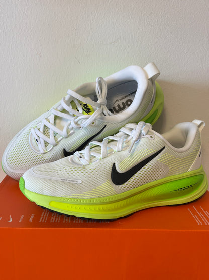Nike Vomero 18 in weiß/grün, Größe 39
