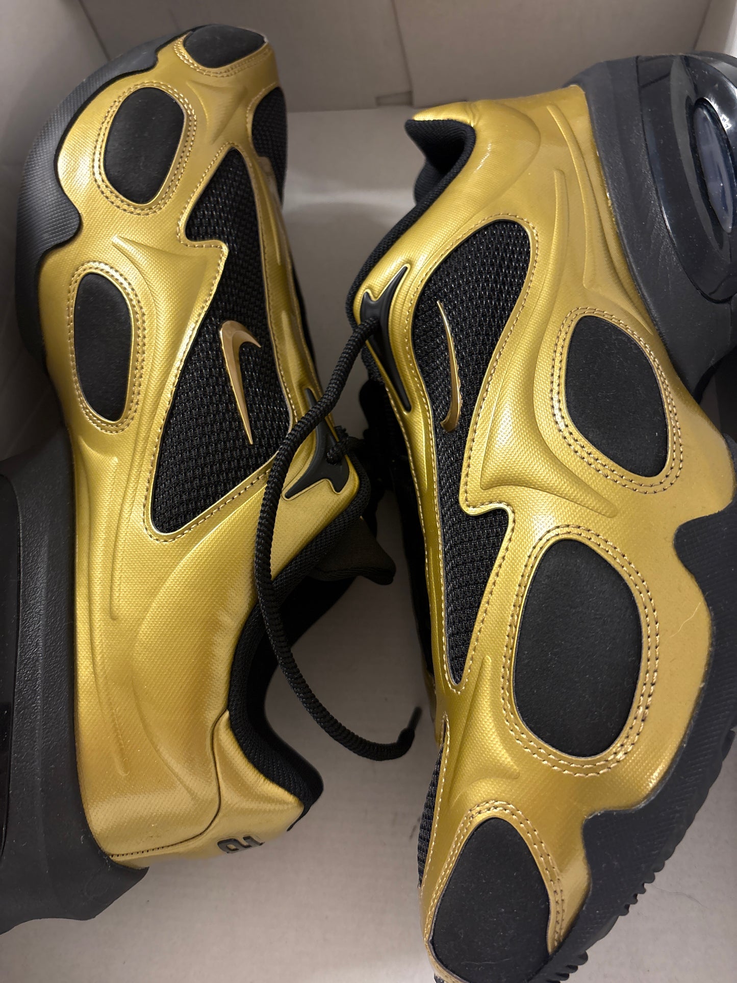 Nike Air Max Muse, Gold/schwarz Größe 47,5