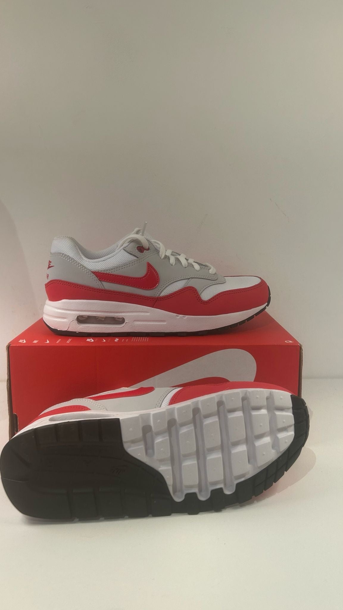 Nike Air Max 1 weiss/rot, Grösse 38,5