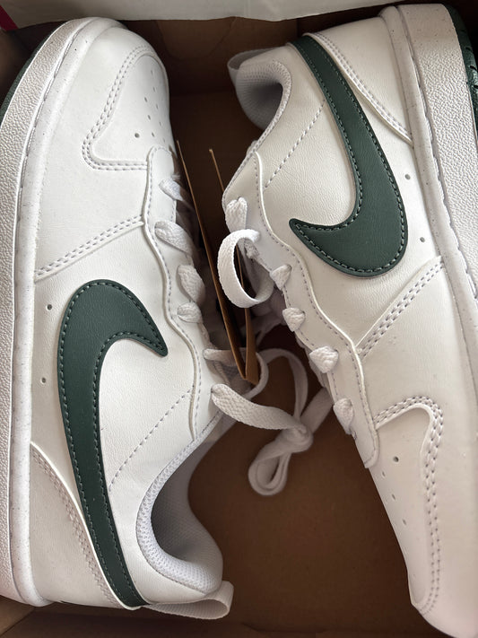 Nike Court Borough Low Recraft in weiss/grün, Größe 36
