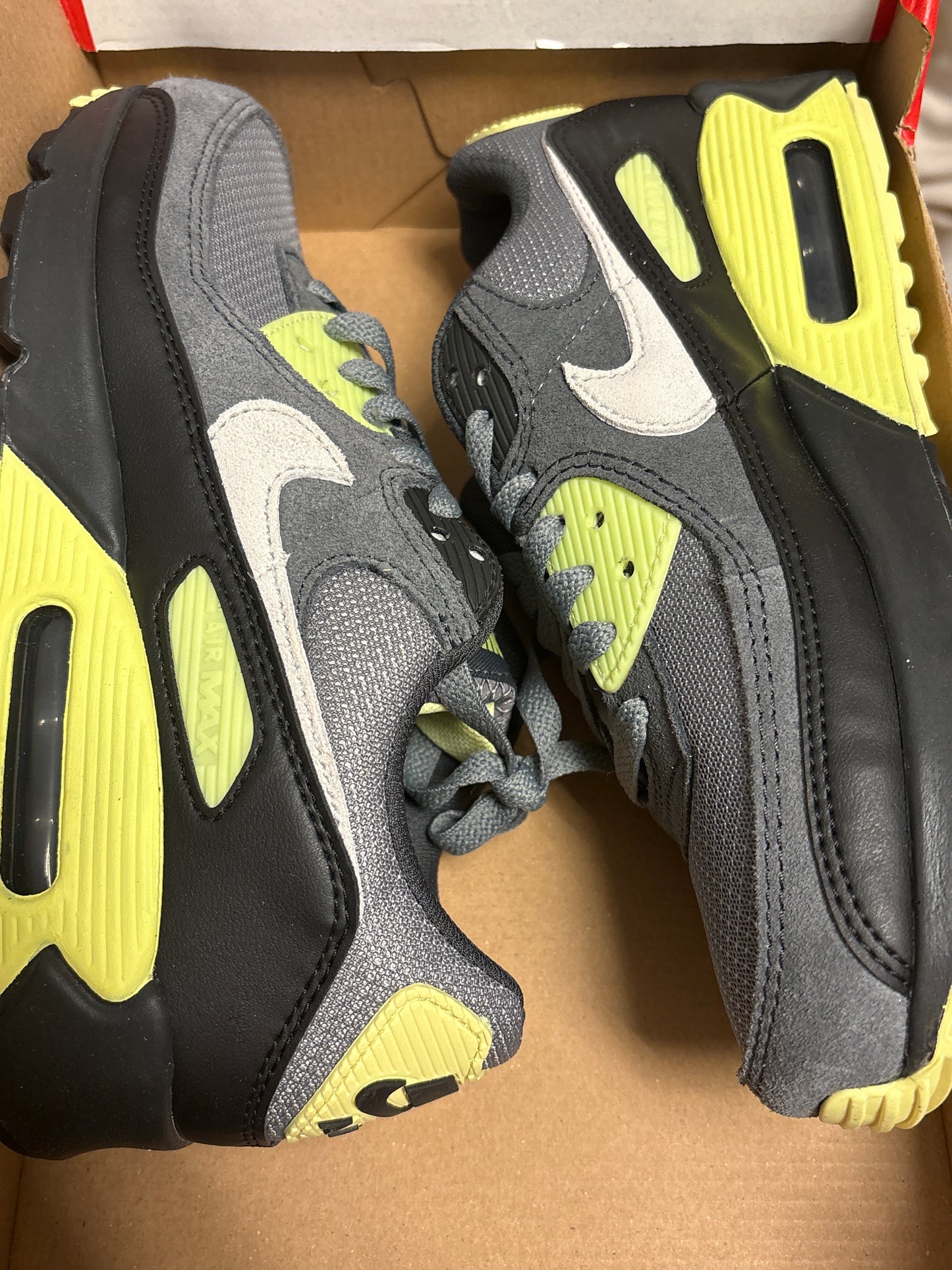 Nike Air Max 90 grau/schwarz/gelb, Größe 38,5