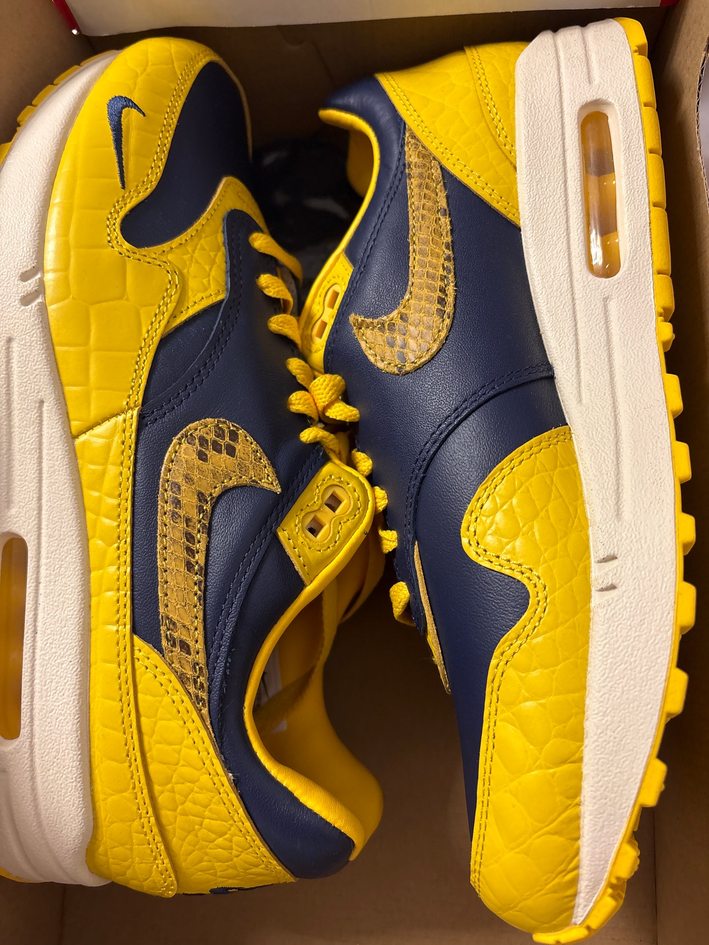 Nike Air Max 1 in dunkelblau/gelb, Größe wählbar