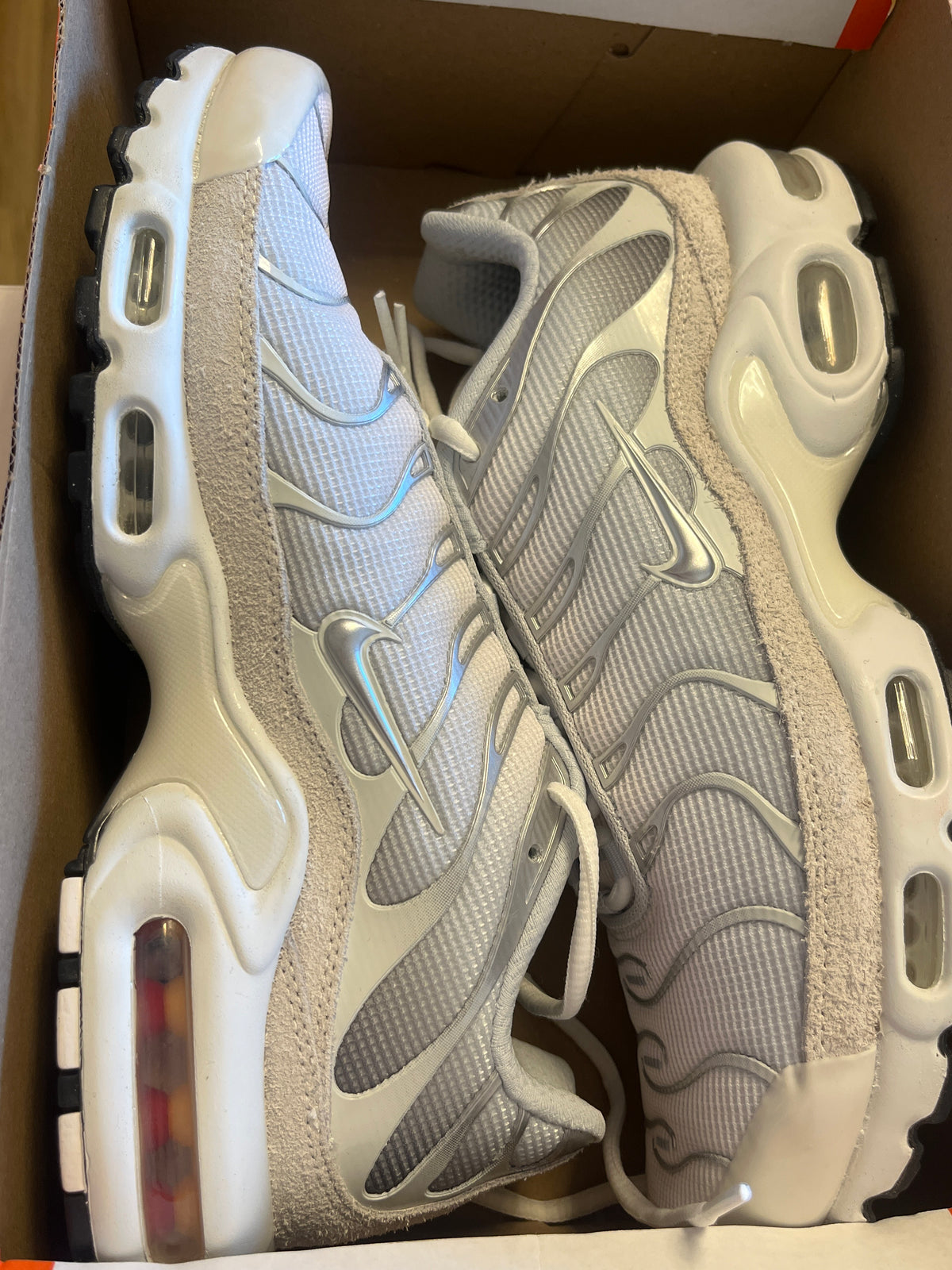 Nike Air Max Plus TN in weiss/creme/silber, Größe wählbar