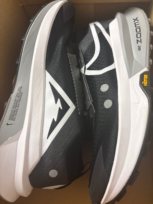 Nike Zoomx Zegam Trail 2 schwarz/weiss , Größe 47,5
