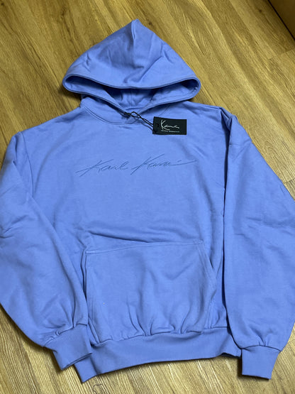 Karl Kani Hoodie mit großem Schriftzug in lila, Größe M