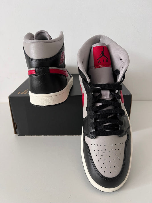 Nike Air Jordan 1 MID, grau/schwarz/rot, Größe 40,5