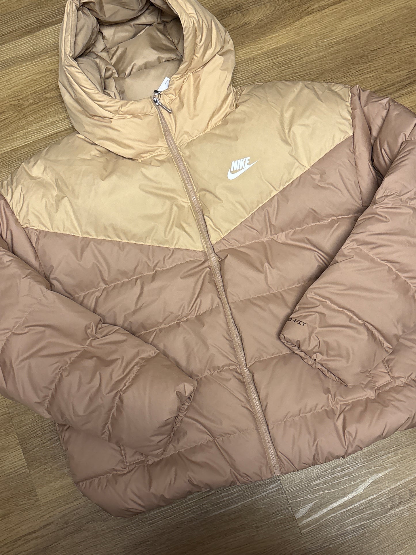 Nike Damen Winterjacke in beige, Größe M