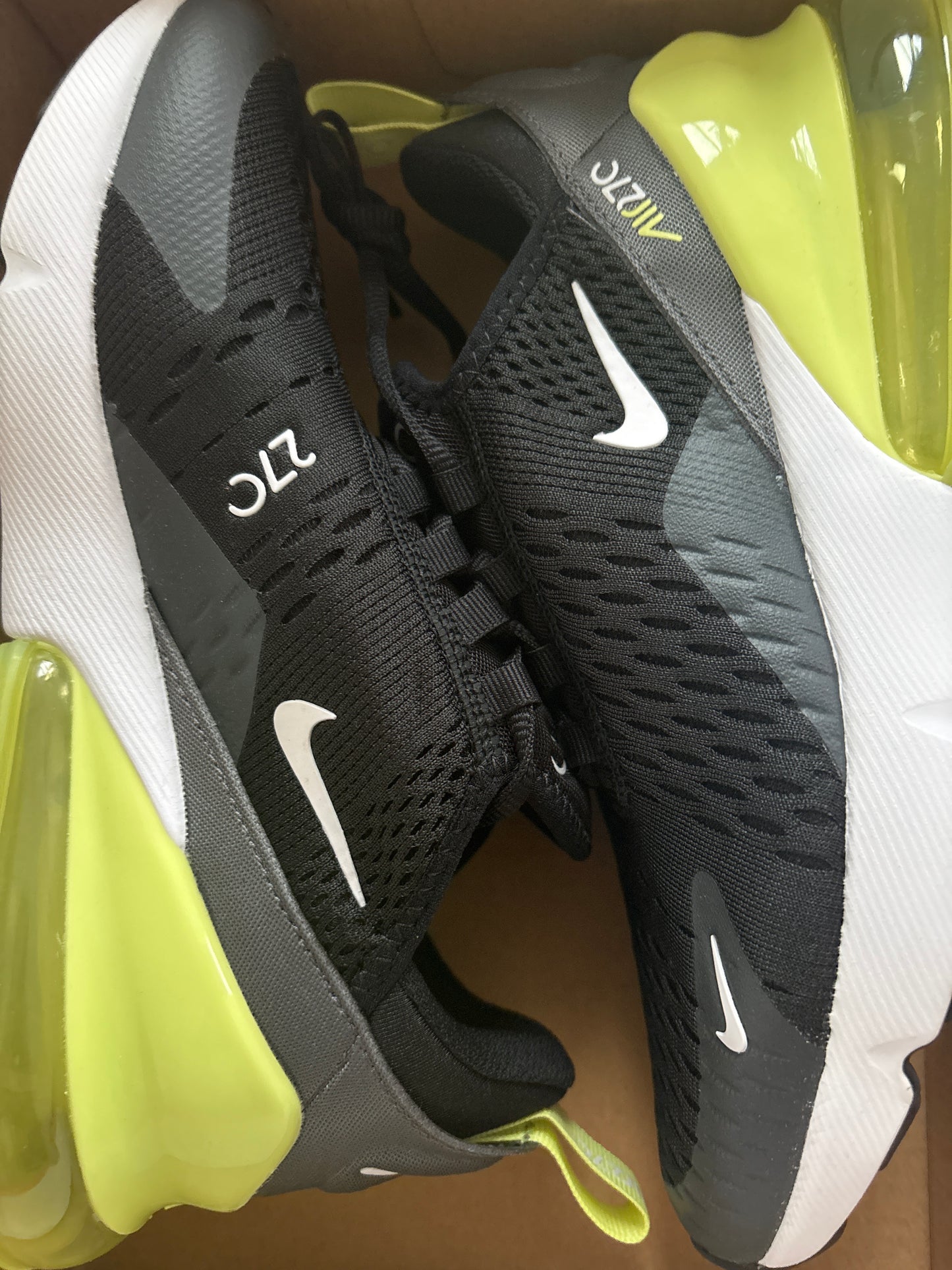 Nike Air Max 270 Größe 37,5 in weiss/gelb/schwarz