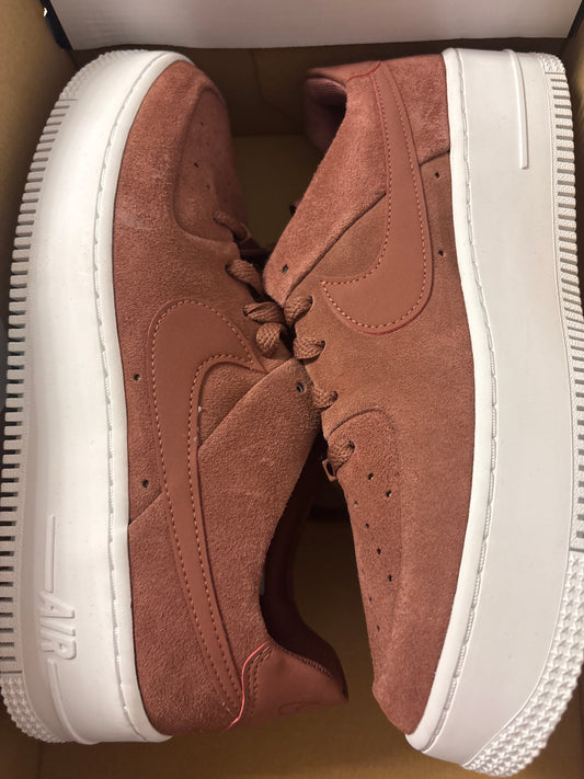 Nike Air Force 1 Sage Low in weiss/braun, Größe wählbar