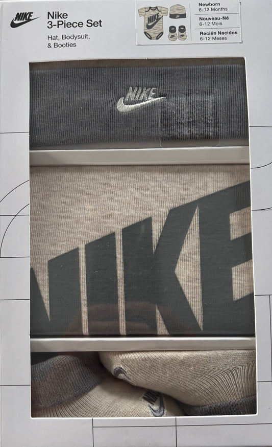 Nike 3er Set für Neugeborene, Größe wählbar in beige/grün