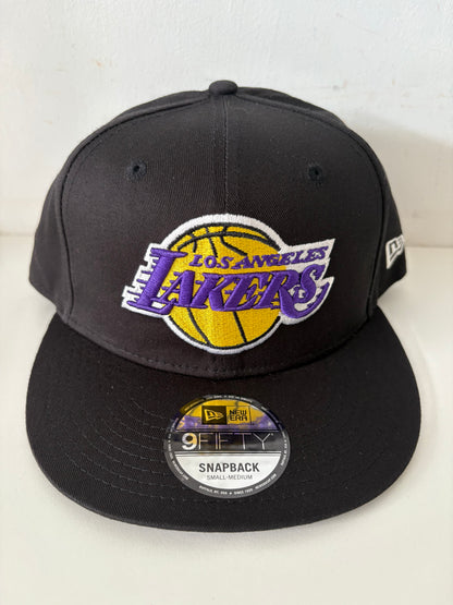 New Era Snapback Cap Los Angeles Lakers in schwarz, Größe wählbar
