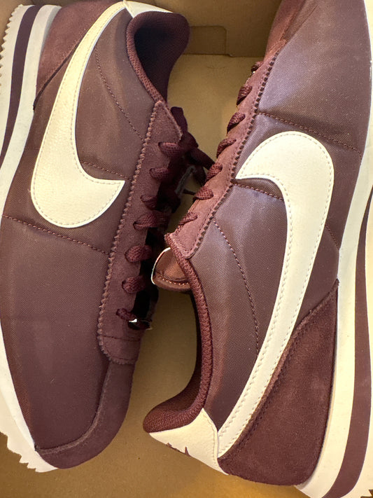 Nike Cortez weinrot/weiss, Größe 43