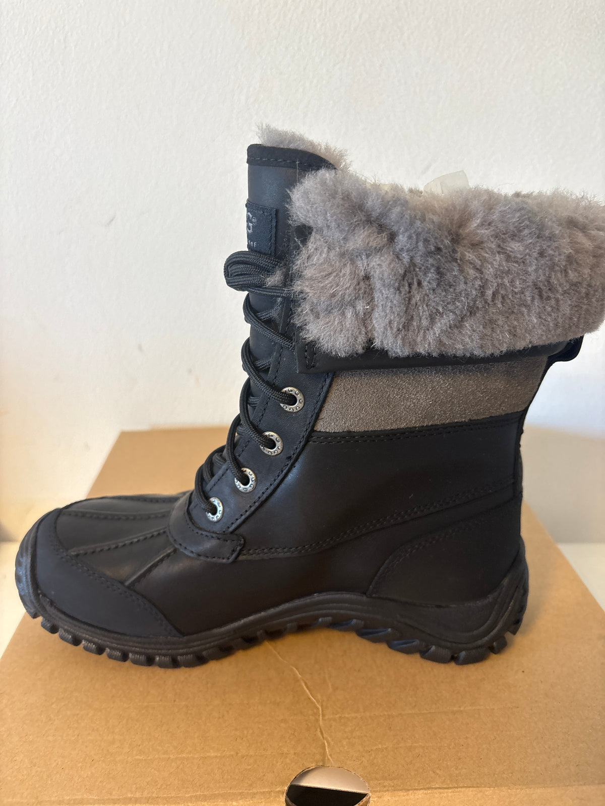 Ugg Adirondack Boot II, schwarz/plüsch, Größe wählbar