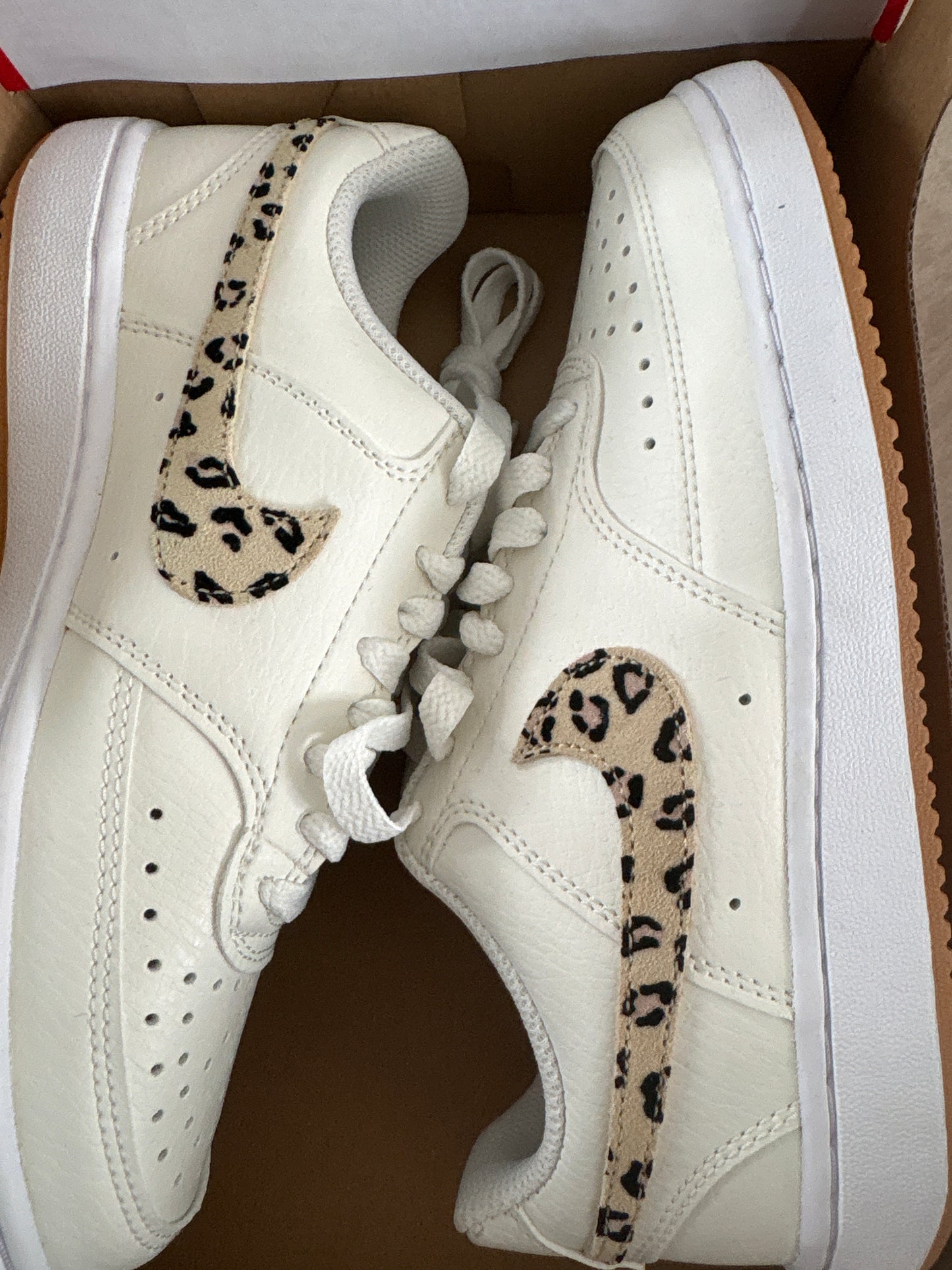 Nike Court Vision, Gr. 35,5 in creme/Tigermuster