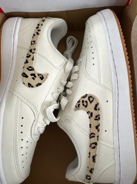 Nike Court Vision, Gr. 35,5 in creme/Tigermuster