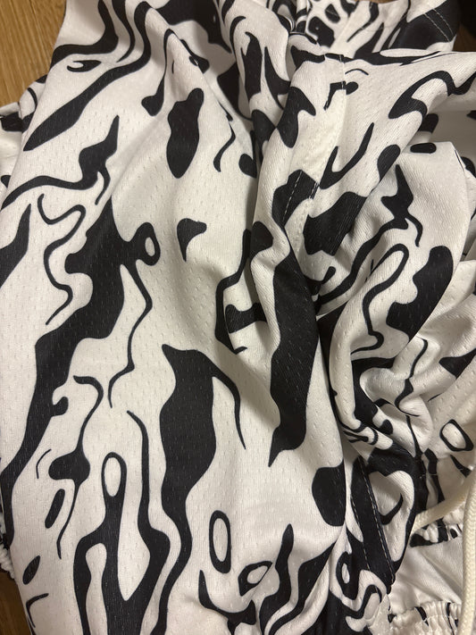 Nike kurze Hose, schwarz/weiss Muster, Größe wählbar