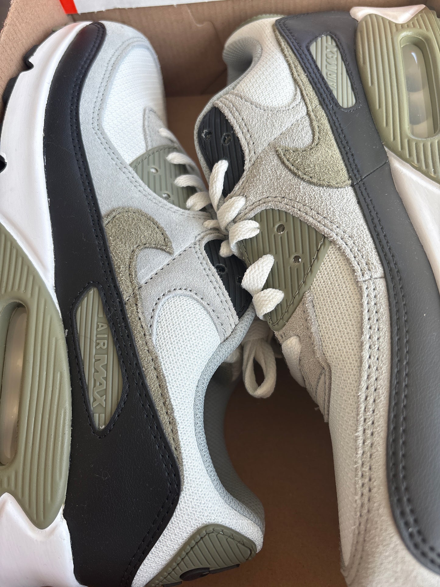 Nike AirMax 90 in weiss/schwarz/dunkelgrün, Größe 43