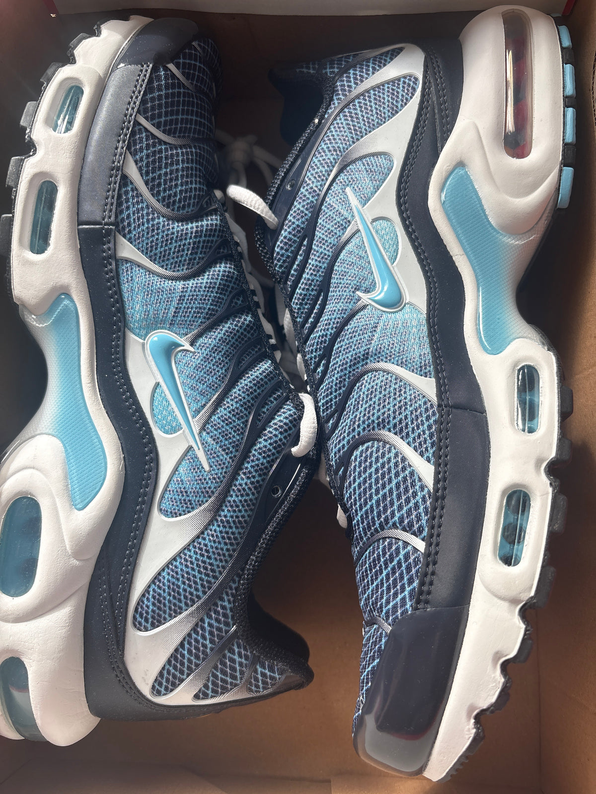 Nike Air Max Plus TN in weiss/schwarz/blau, Größe wählbar