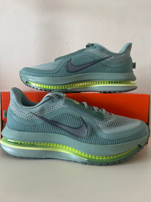 Nike Pegasus Premium, Größe 42,5 in türkis/gelb