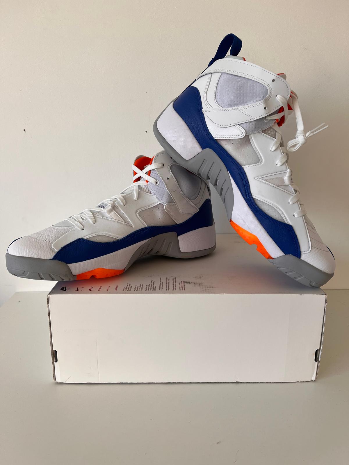 Jordan Jumpman Two Trey in weiß/grau/blau, Größe 51,5