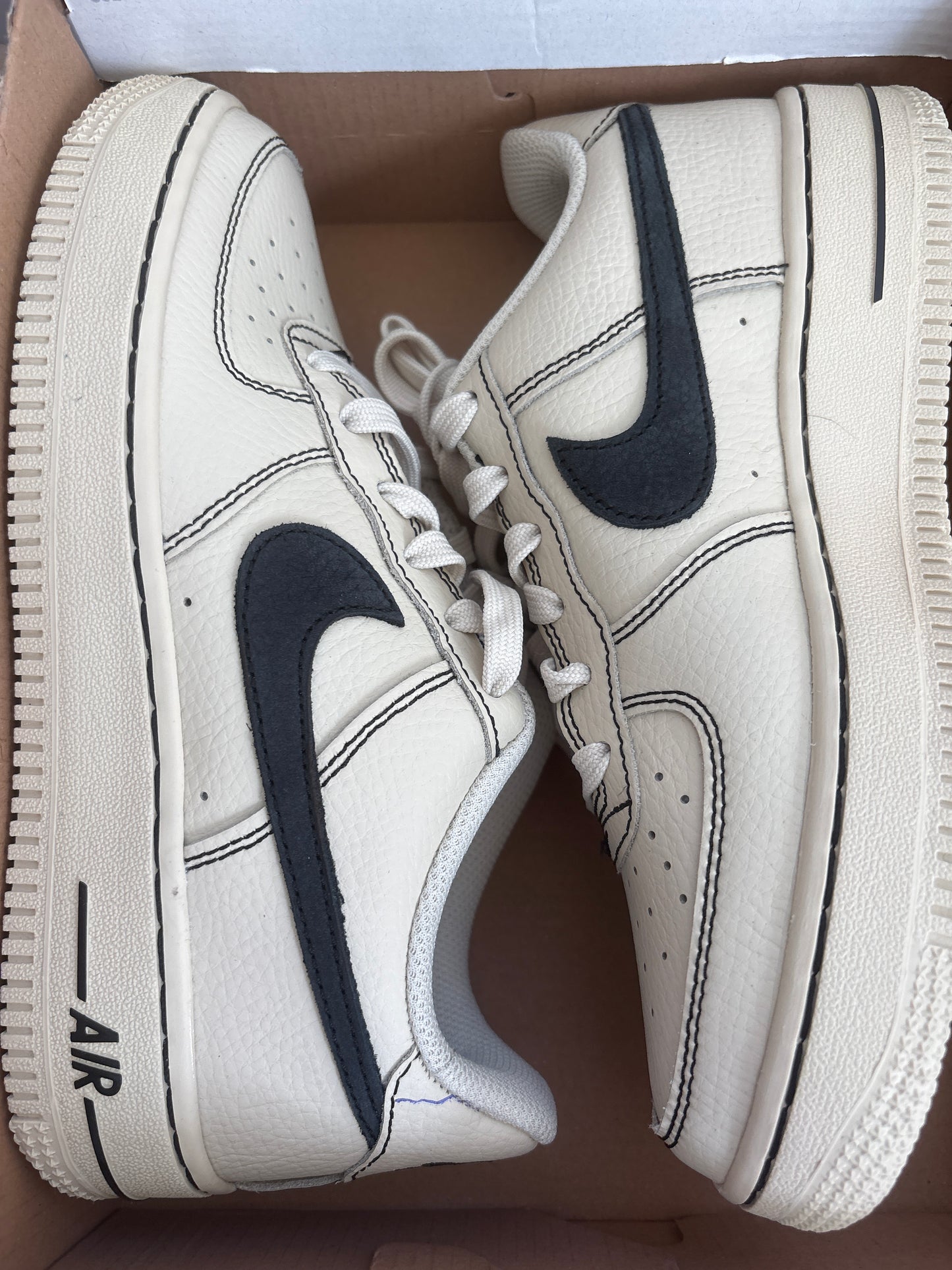 Nike Air Force 1 in creme/schwarz, Größe 36,5