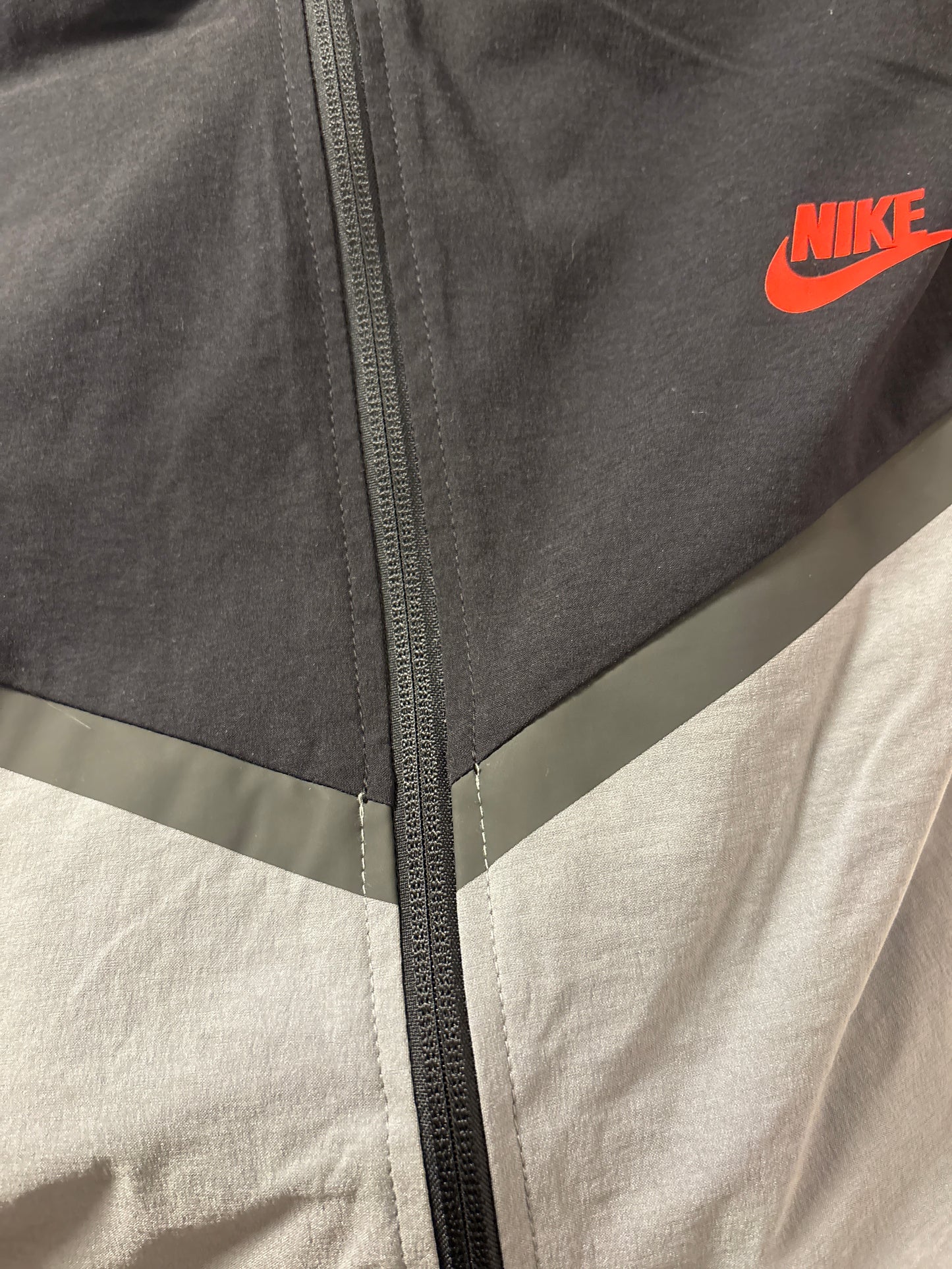 Nike Windbreaker in schwarz/grau, Größe wählbar