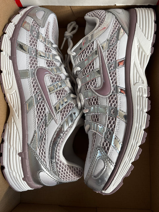 Nike P 6000 in Brombeere/weiss/grau/silber, Größe wählbar